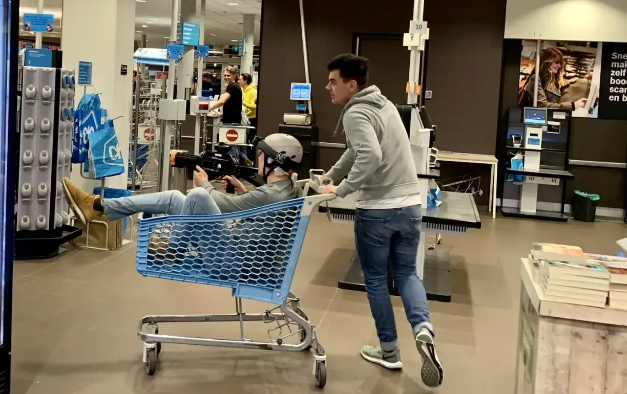 Lasergamen in Albert Heijn met winkelwagen