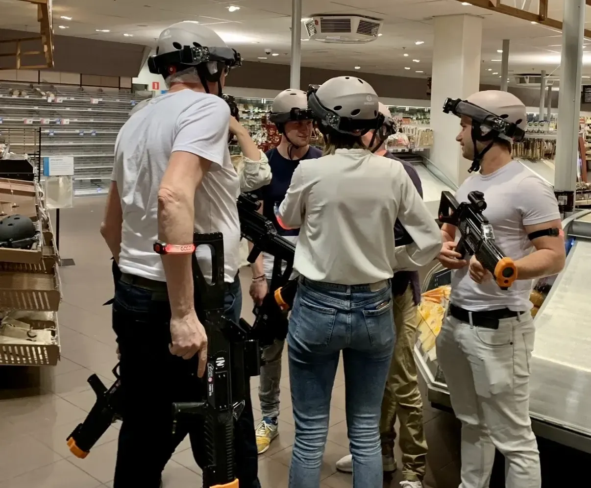 Team briefing in de supermarkt